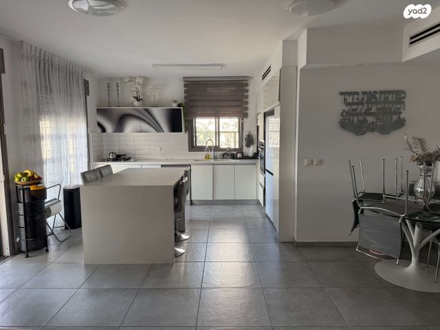 גג/ פנטהאוז, הנרייטה סאלד 8, כרמי גת, קרית גת