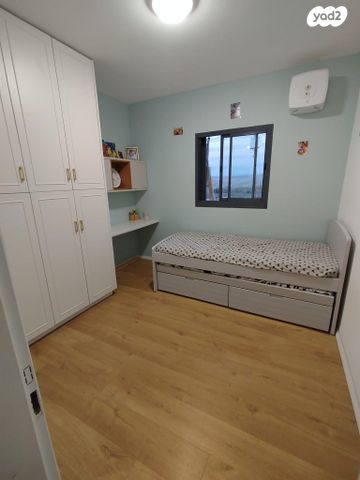 דו משפחתי, זכריה הנביא 1, פסגות אפק, ראש העין