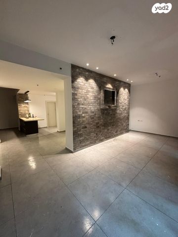 דירת גן, עין חנוך 17, גבעת סביון, גני תקווה