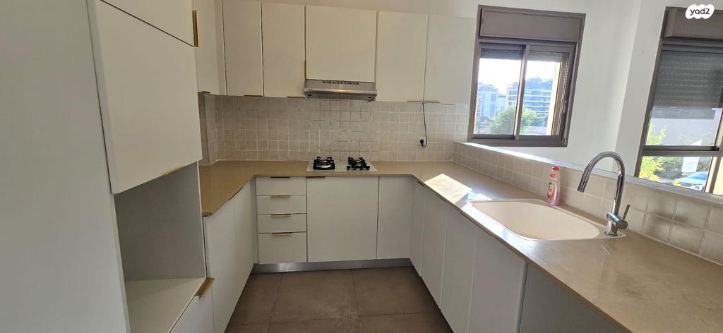 דירה, דרך אילות 3, גנים א', גני תקווה