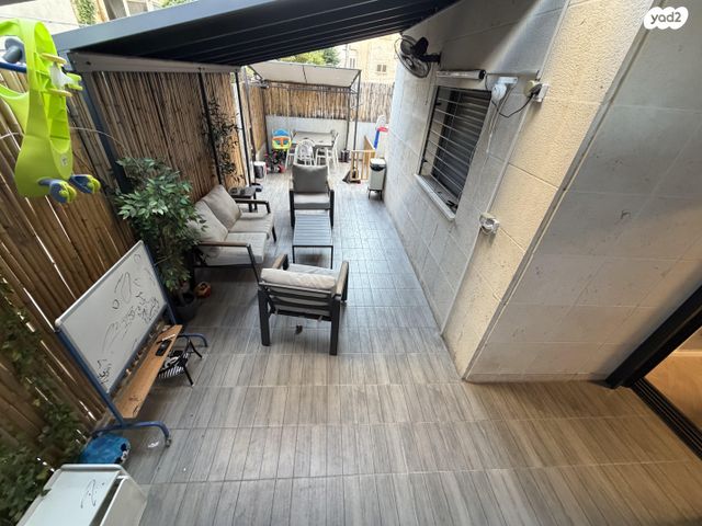 דירת גן, קריניצי 102, שכונת בן גוריון, מרכז העיר ג', רמת גן