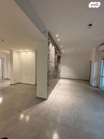 דירת גן, עין חנוך 17, גבעת סביון, גני תקווה