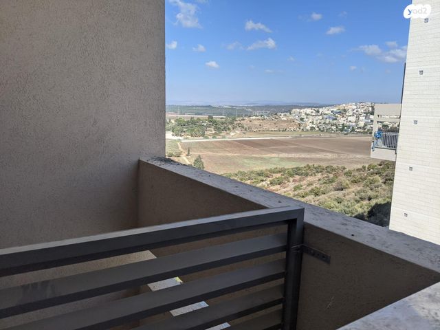 דירה, הנרקיסים 8, רכסים, רכסים