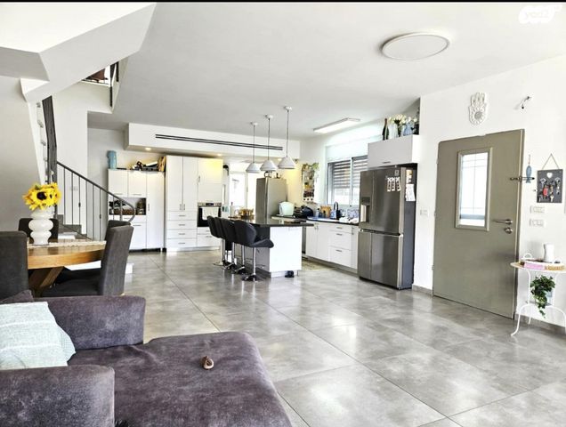 דו משפחתי, יהלום 56, שערי תקווה, שערי תקווה