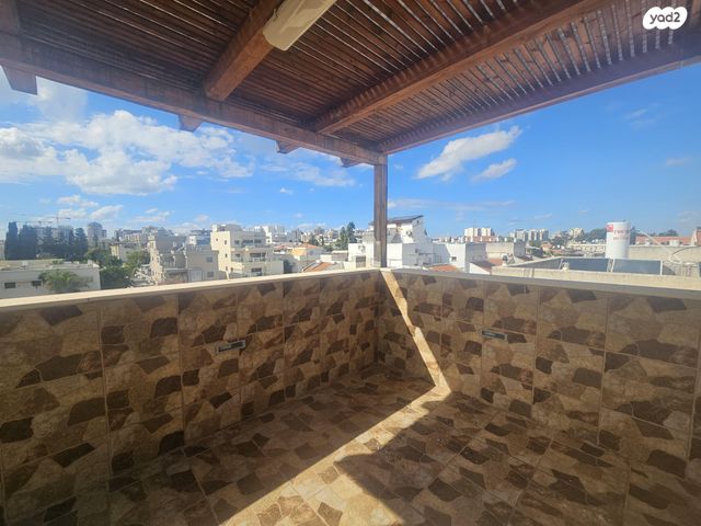 גג/ פנטהאוז, חיים 75, אפק, קרית ביאליק