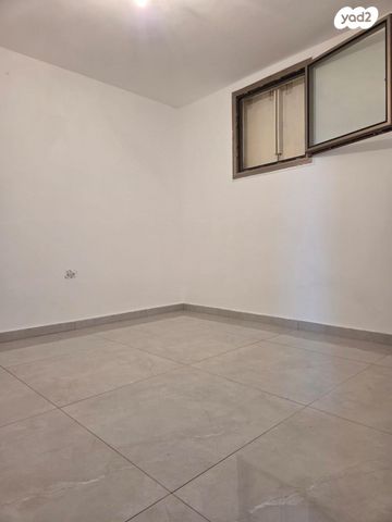 מרתף/ פרטר, אבני חן 3, שכונה 12, תל מונד