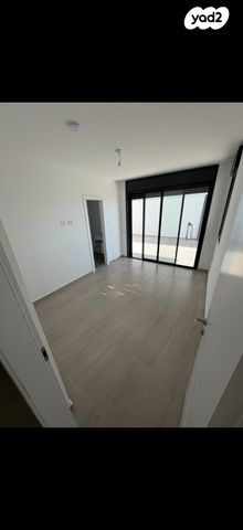 דירת גן, הרב שלום שבזי 1, רמב"ם, ראש העין