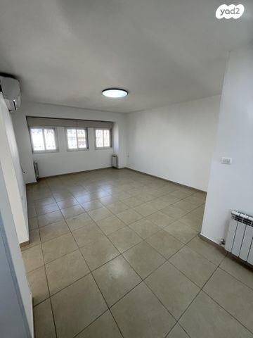 נטרונאי גאון 9