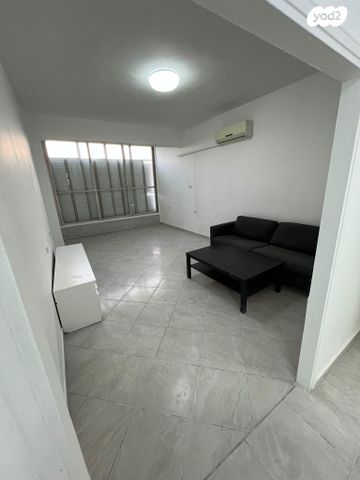 הרב עוזיאל 11