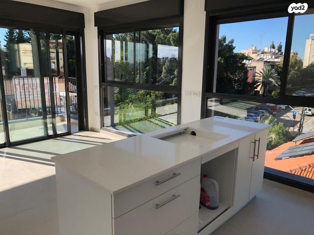 דירה, עלומים 12, אזור הבילויים, רמת גן