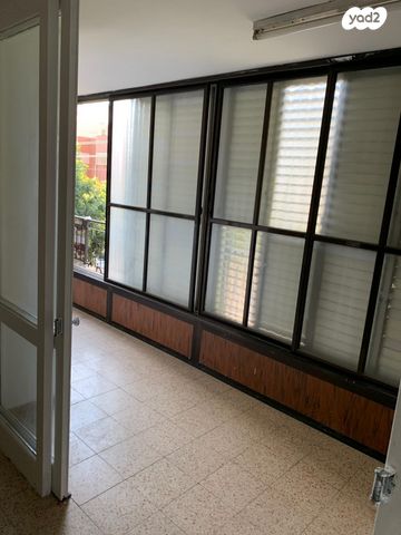 דירה, צבי הירשפלד 23, רמז, מערב ותיק, ראשון לציון