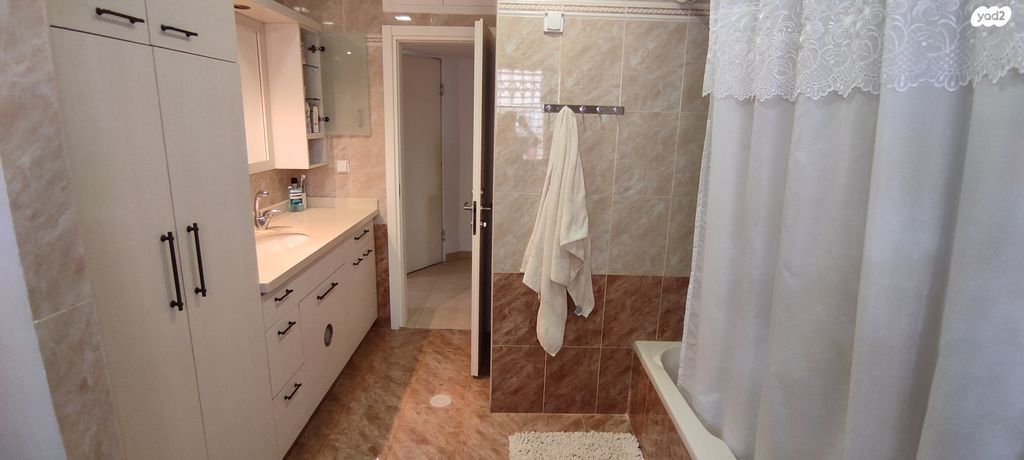 דירה, קידוש השם 12, רמב"ם, ראשון לציון