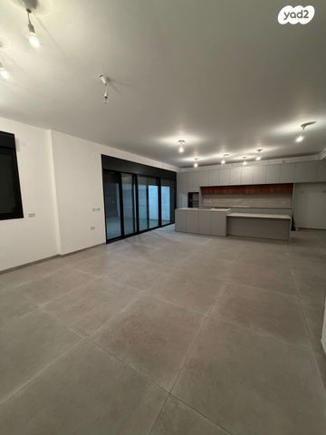 דירה, מבצע משה 44, נווה ים, ראשון לציון