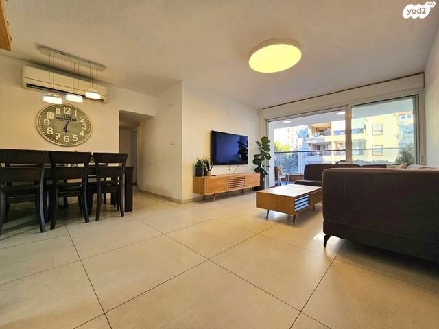 דירה, דוד צדוק 6, בן גוריון, חולון