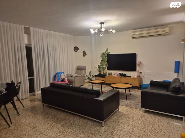 דירת גן, גבעת קנדה 16, גילה, ירושלים