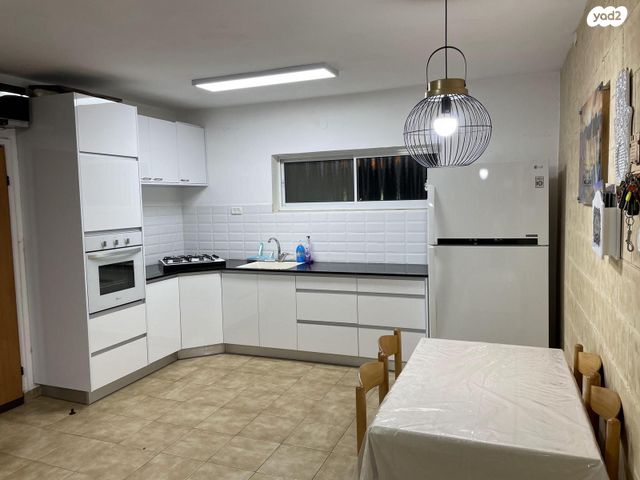 דירת גן, ברל כצנלסון 26, שיכון ג', קרית שמונה