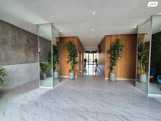 לאה גולדברג 8