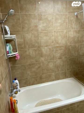 דירת גן, ברל כצנלסון 26, שיכון ג', קרית שמונה