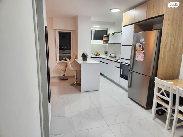 דירה, מעלה הגיבורים 9, בן דור, נשר