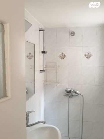 דירה, הגיתית 48, כלי שיר, מעלה אדומים