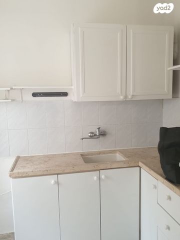 דירה, הגיתית 48, כלי שיר, מעלה אדומים