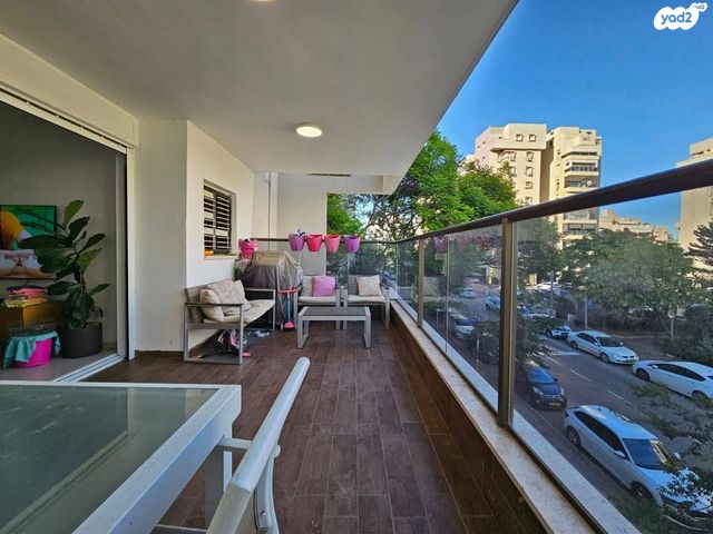 דירה, דוד צדוק 6, בן גוריון, חולון