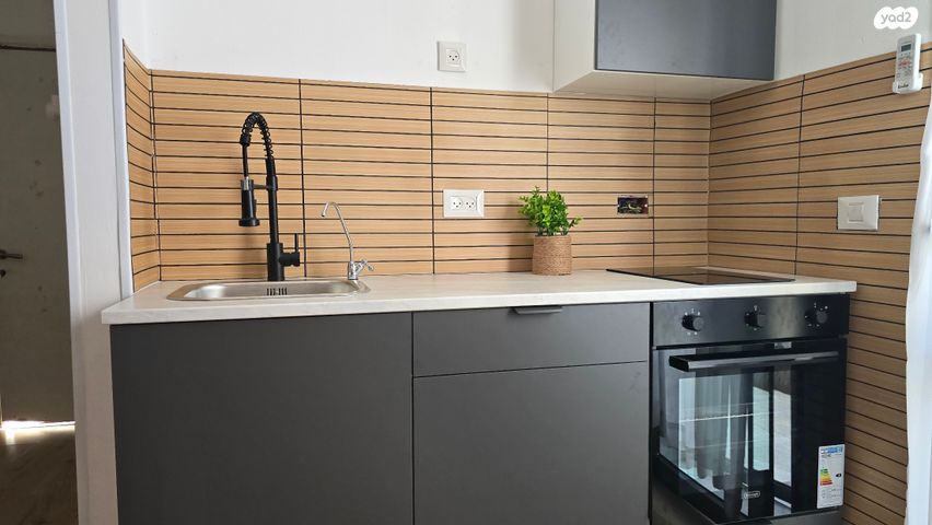 דירת גן, עזרא 10, נאות יהודית ונווה ארזים, חולון