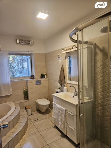 בית פרטי/ קוטג', הרב קוק 37, שיכון חדש, כפר יונה