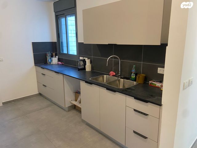 אמנון ליפקין שחק 8