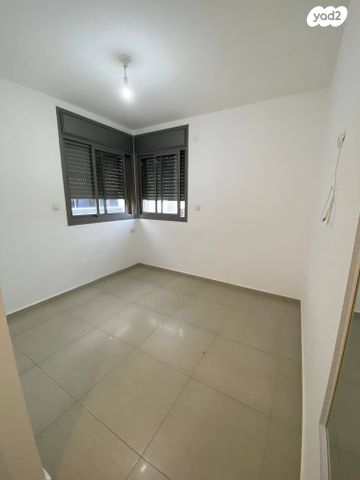 דירה, אליעזר בן יהודה 14, אגרובנק, חולון