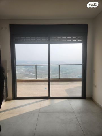 גג/ פנטהאוז, יערות הכרמל 20, נופי בן שמן, לוד