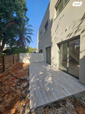 דו משפחתי, קוממיות 3, מרכז פרדס חנה, פרדס חנה כרכור