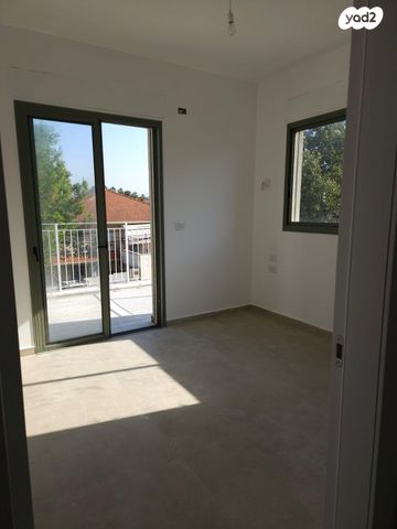 דו משפחתי, קוממיות 3, מרכז פרדס חנה, פרדס חנה כרכור