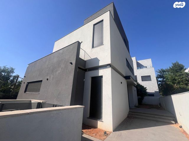 בית פרטי/ קוטג', אלוף יצחק חופי 49, שיכון צנחנים, רמת גן