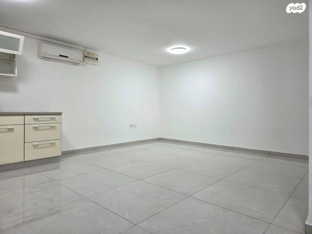 מרתף/ פרטר, אבני חן 3, שכונה 12, תל מונד