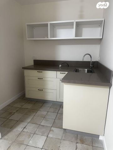 יחידת דיור, אנצו חיים סירני 18, נווה עוז, פתח תקווה