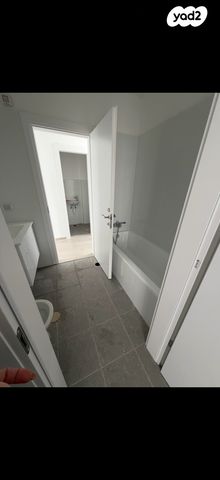 דירת גן, הרב שלום שבזי 1, רמב"ם, ראש העין