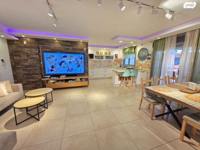 דירת גן, משה ברזני, הבנים, קרית גת