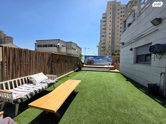 דירת גן, משה ברזני, הבנים, קרית גת