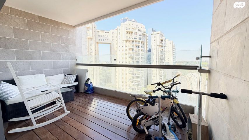 דירה, כרמל 16, אחוזת הנשיא, רחובות