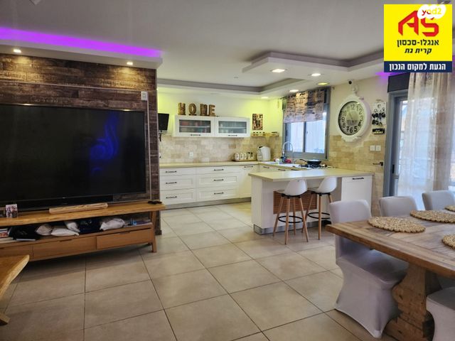 דירת גן, משה ברזני, הבנים, קרית גת