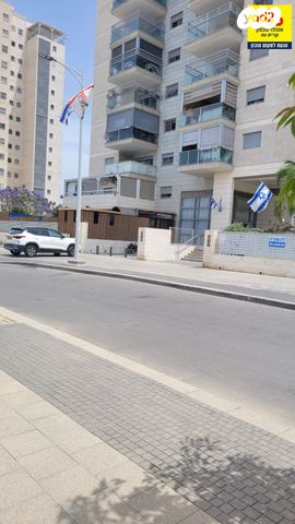 דירת גן, משה ברזני, הבנים, קרית גת