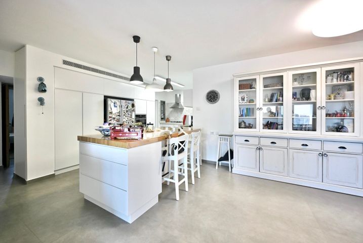 דירה, האימהות, סביוני נצר סירני, נס ציונה