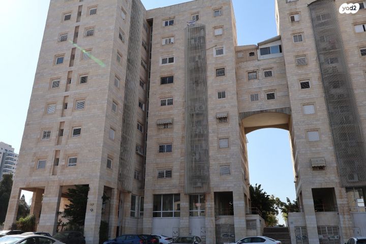 הרב זכריה מדאר 