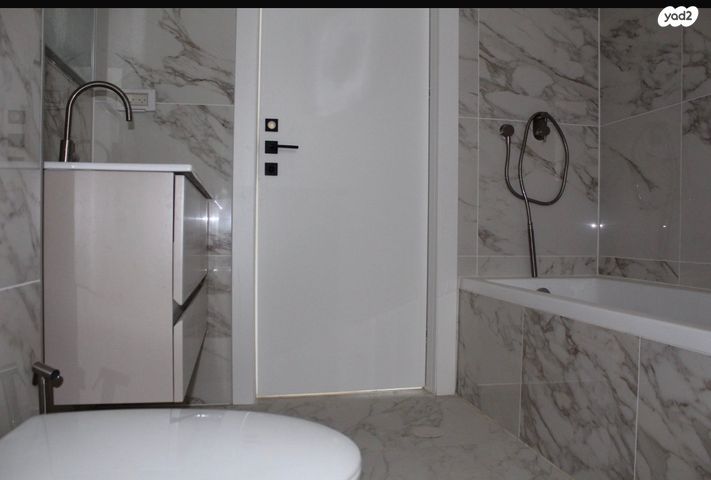 דירה, אמנון ליפקין שחק, נוף הטיילת, נתניה