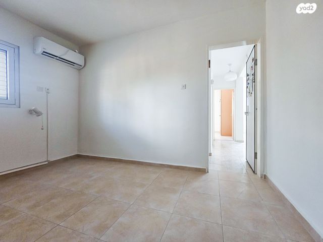 דירה, ציפורנית, הפרחים, מודיעין מכבים רעות