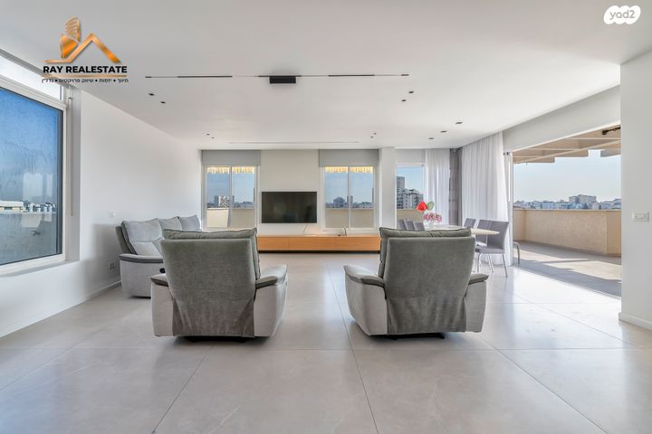 גג/ פנטהאוז, דוד וולפסון, רמז, מערב ותיק, ראשון לציון