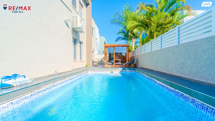 דו משפחתי, החרוב, נאות הפרחים, גן יבנה