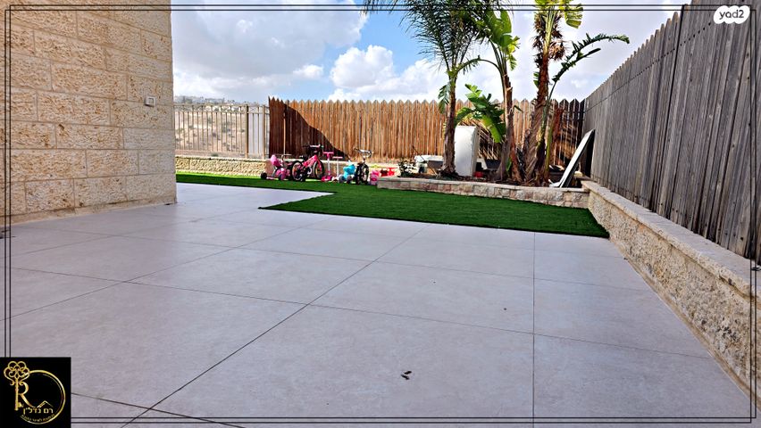 דירת גן, האלמוג, נופי סלע, מעלה אדומים