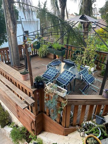 דו משפחתי, מורדי הגטאות, גבעת נשר, נשר